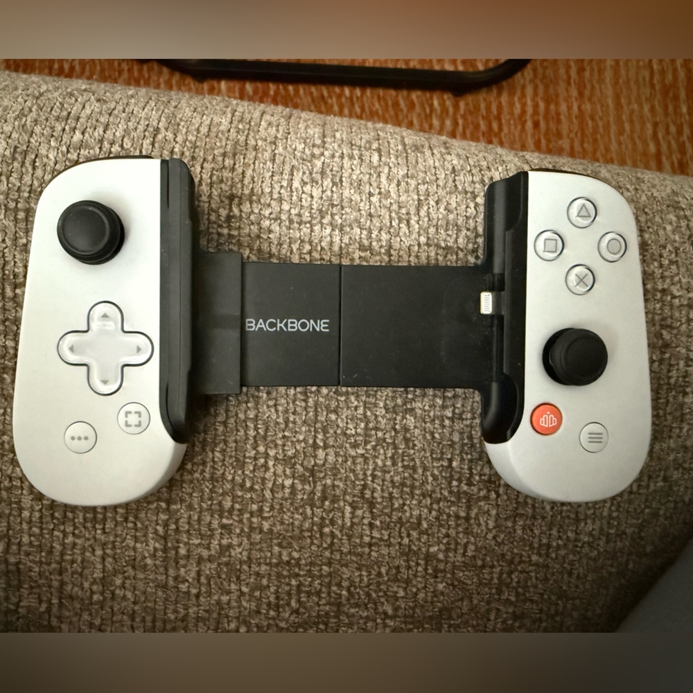 Backbone PlayStation Edition Mobile Controller - Lightning Port